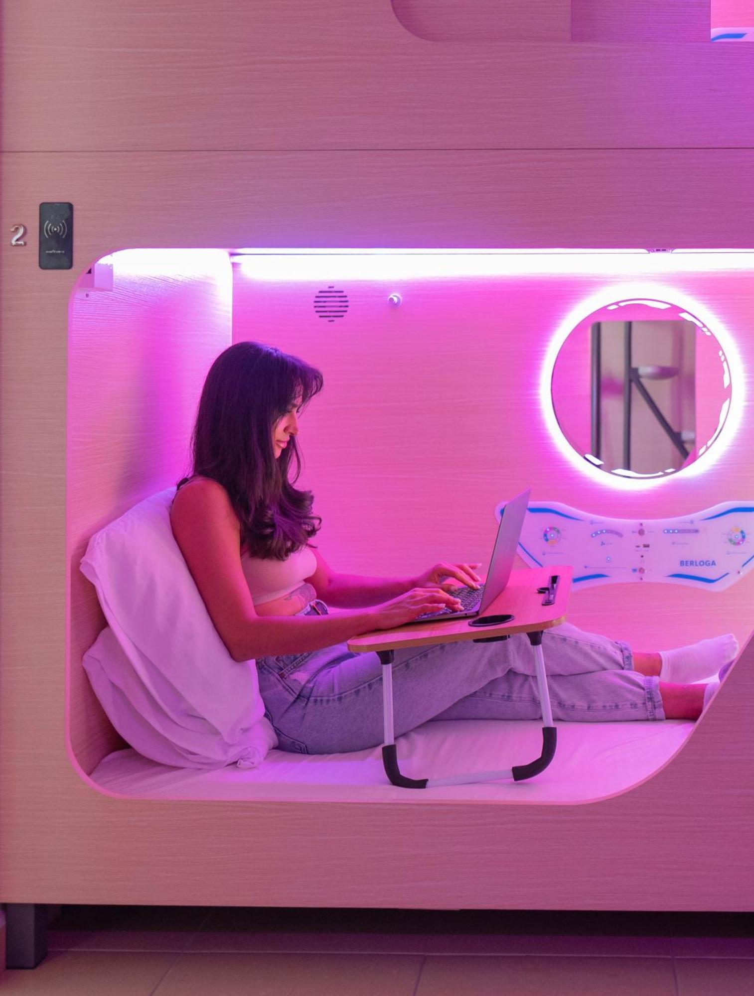 Berloga Capsule Jbr Otel Dubai Dış mekan fotoğraf
